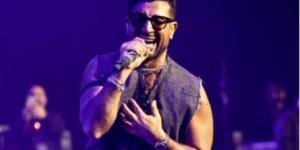 أحمد سعد يشعل مسرح باريس بأشهر أغانيه ويعد جمهوره بالمفاجآت - الأول نيوز