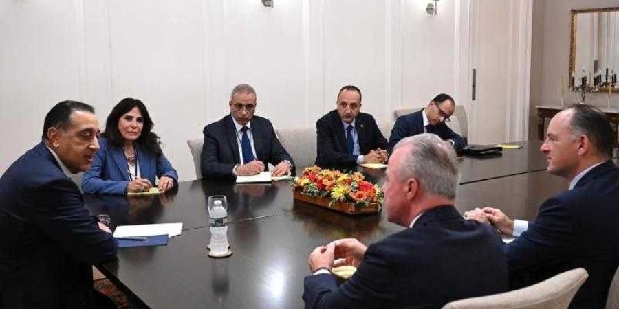رئيس الوزراء يلتقي رئيس شركة ”بوينج” العالمية - الأول نيوز