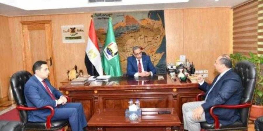 رئيس هيئة تنمية الصعيد يلتقي محافظ الفيوم لبحث آليات الاستغلال الأمثل للفرص الاستثمارية - الأول نيوز