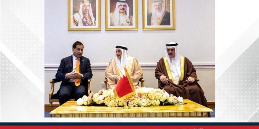 الشيخ خالد بن عبد الله يلتقي رئيس الجمعية الوطنية الباكستانية.. ويؤكد: العلاقات البحرينية الباكستانية تشهد تناميًا مستمرًا يعكس متانة الروابط القائمة على الاحترام المتبادل - الأول نيوز