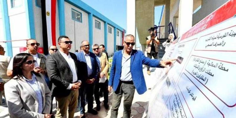 وزير الإسكان ومحافظ البحيرة يفتتحان محطة معالجة الصرف الصحي بمركز بدر - الأول نيوز