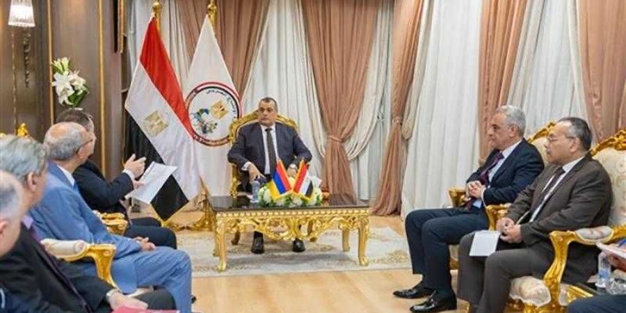 وزير الدولة للإنتاج الحربى يستقبل السفير الأرمينى لبحث أوجه التعاون المشترك - الأول نيوز