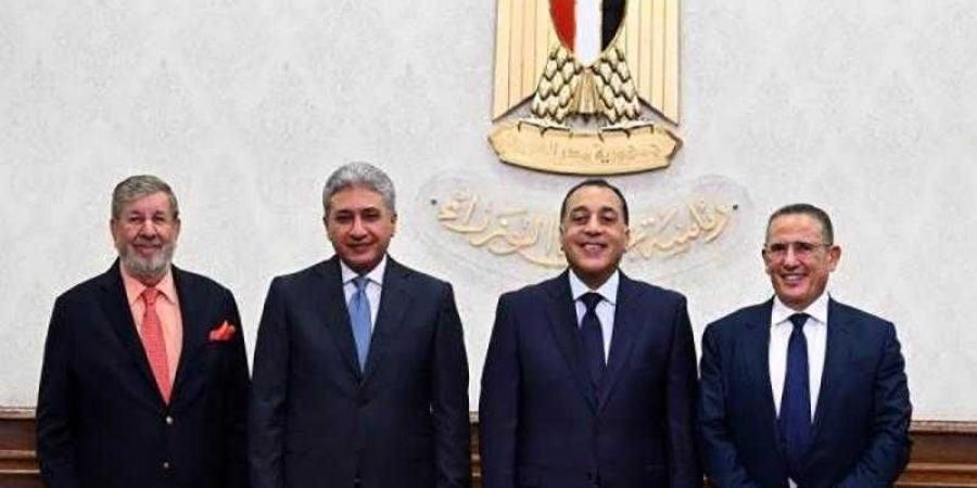 رئيس الوزراء يشهد توقيع اتفاقية شراكة بين مجموعة ”صن رايز” ومجموعة ”ماينور” - الأول نيوز