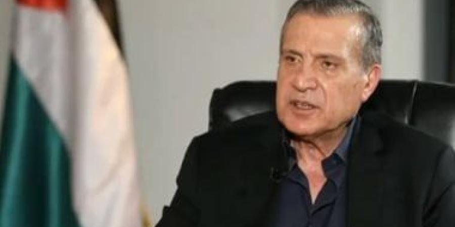 أبو ردينة: لا أحد باستطاعته تغييب السلطة الفلسطينية.. نحن أمام مفترق طرق دقيق وخطير - الأول نيوز