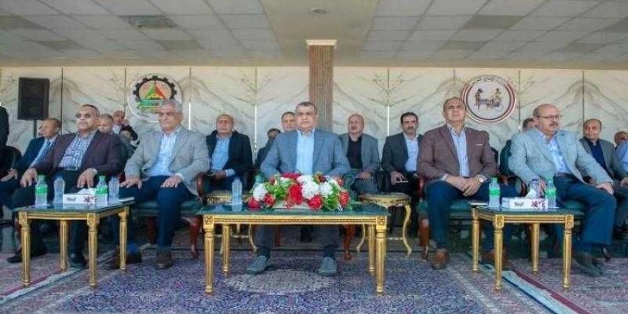 وزير الإنتاج الحربي يتابع سير العملية الإنتاجية بمصنع إنتاج وإصلاح المدرعات - الأول نيوز