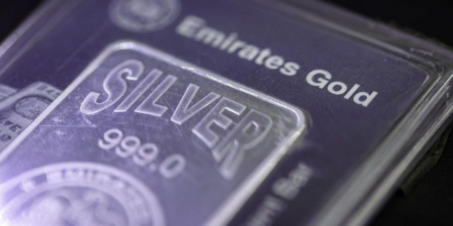 الفضة على أعتاب مستوياته القياسية.. 58% مكاسب 2025 - الأول نيوز