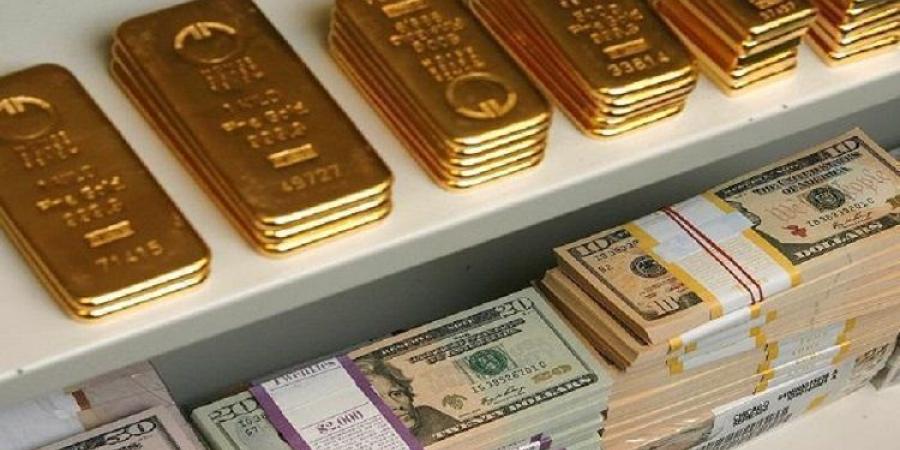 ارتفاع الدولار يوقف موجة الصعود القياسي للذهب - الأول نيوز
