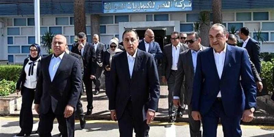 رئيس الوزراء: أراضي طرح النهر لا يجوز التعدى بالزراعة والبناء عليها ومع ذلك تم توجيه المحافظين بتقديم المساعدات الأولية والإعانات الفورية - الأول نيوز