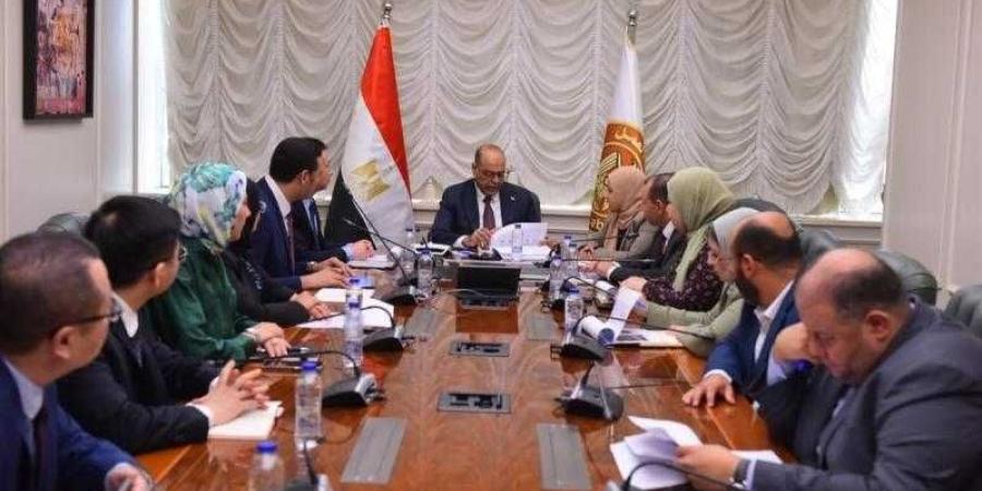 وزير العمل يلتقي وفدًا من شركة هواوي مصر لبحث الملفات المشتركة - الأول نيوز