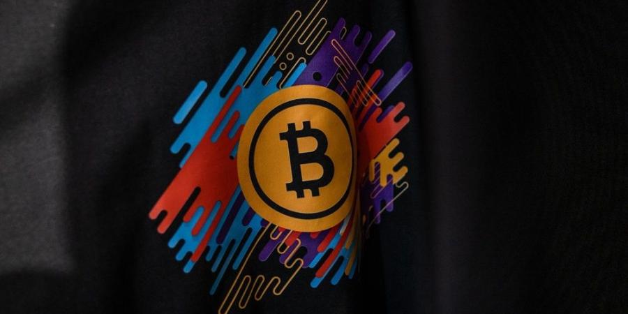 البيتكوين تتمسّك بالمكاسب القياسية فوق 124 ألف دولار - الأول نيوز