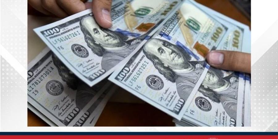 الدولار يحافظ على مستواه و ينحو إلى تسجيل أفضل أسبوع في عام تقريبًا - الأول نيوز