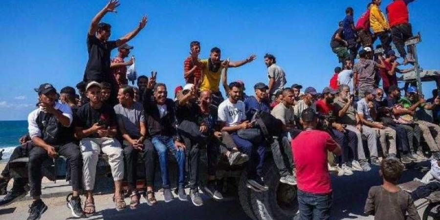 عودة آلاف الفلسطينيين إلى منازلهم وسط فرحة عارمة بعد اتفاق شرم الشيخ - الأول نيوز