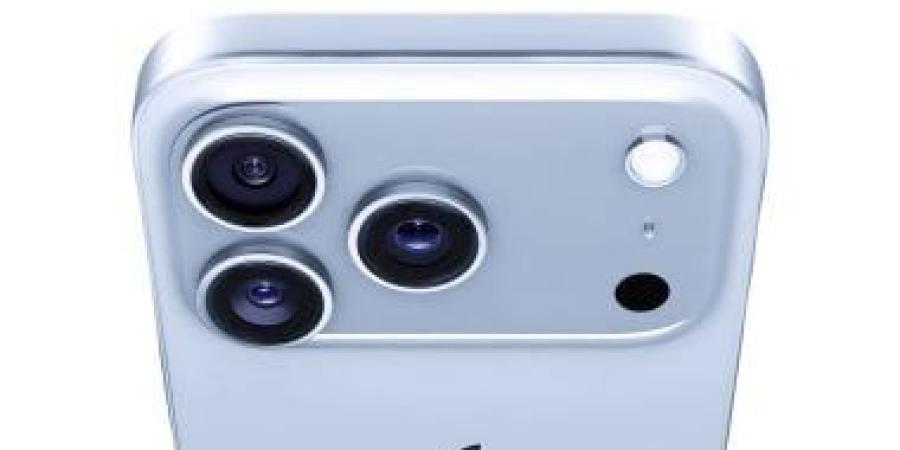 عدسة Center Stage فى iPhone 17 تغير قواعد التصوير الذاتى.. سيلفى بلا تدوير - الأول نيوز