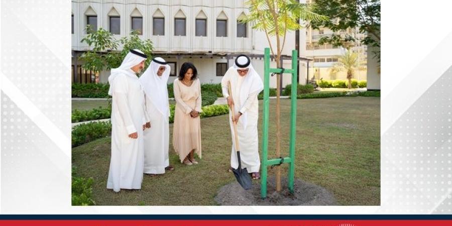 وزير الخارجية يشارك في فعاليات "أسبوع الشجرة" - الأول نيوز