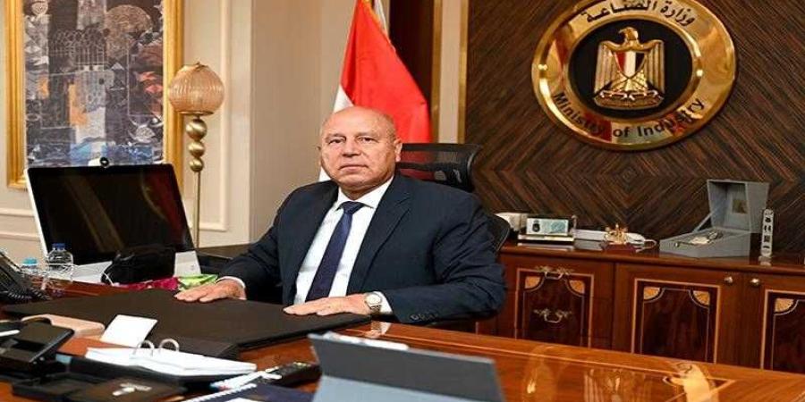 وزارة الصناعة تجدد الدعوة للمستثمرين للتقديم على 386 وحدة صناعية جاهزة للتسليم الفوري - الأول نيوز