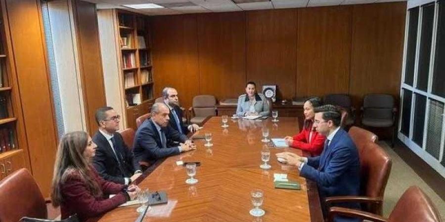 وزير الاستثمار يبحث مع شركة “بوينغ” العالمية تعزيز الشراكة الاستراتيجية في الطيران والنقل الجوي - الأول نيوز