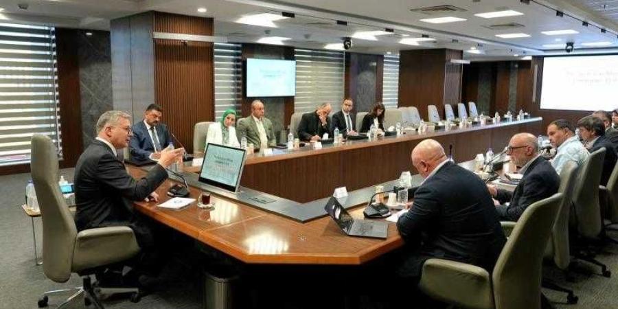 وزير البترول يلتقي وفداً من شركات التعدين الأسترالية لبحث فرص الاستثمار - الأول نيوز