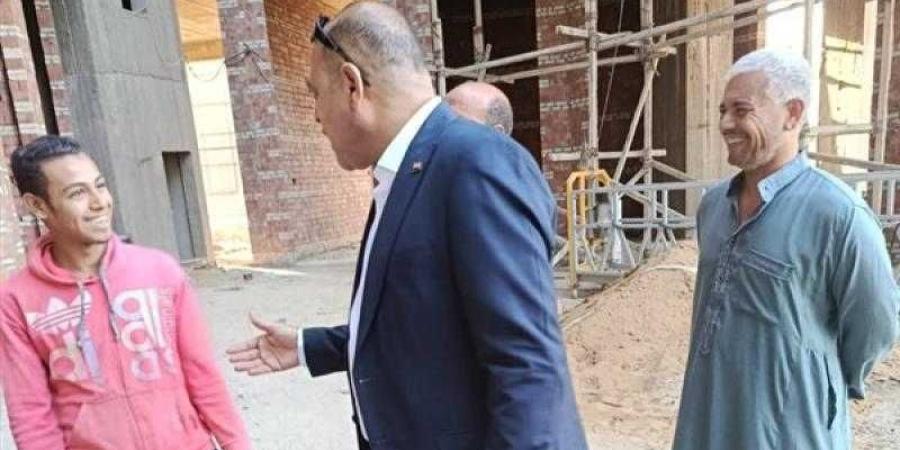 وزير العمل يتدخل ميدانيًا لوقف مخالفات شركتين مقاولات بعد رفضهما إجراءات التفتيش - الأول نيوز