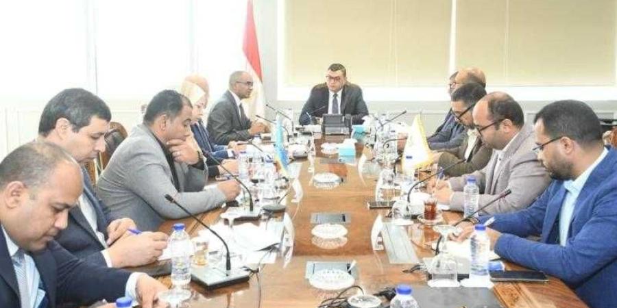 وزير الإسكان يتابع سير العمل بقطاع التخطيط والمشروعات بهيئة المجتمعات العمرانية - الأول نيوز