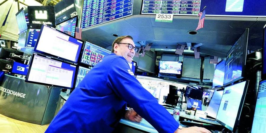 مؤشرات وول ستريت الثلاثة تغلق عند قمم جديدة - الأول نيوز