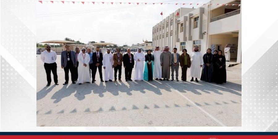 وزير التربية والتعليم يزور مدارس أبوصيبع الابتدائية للبنين والشيخ عبدالعزيز بن محمد الثانوية للبنين والحد الثانوية للبنات - الأول نيوز