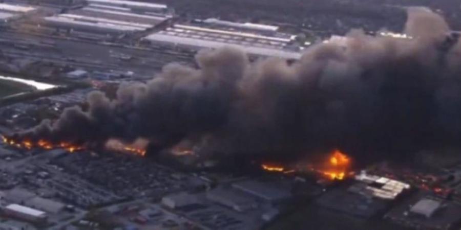 كارثة جوية.. تحطم طائرة شحن أمريكية أثناء إقلاعها من مطار لويفيل - الأول نيوز