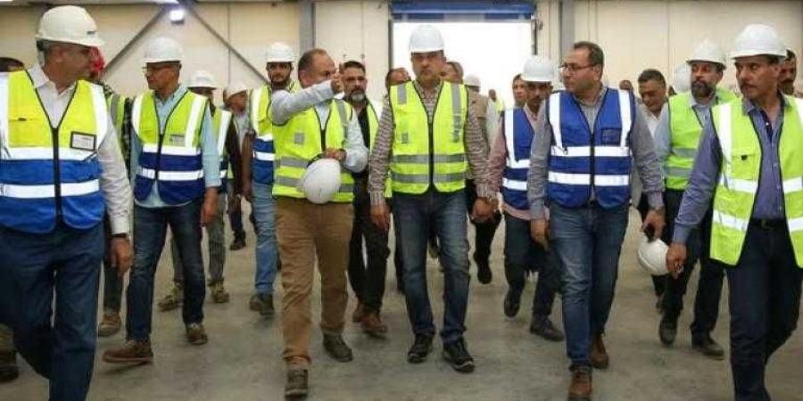 وزير قطاع الأعمال العام يتابع ميدانيًا تقدم أعمال المرحلة الثانية من المشروع القومي لتطوير صناعة الغزل والنسيج - الأول نيوز