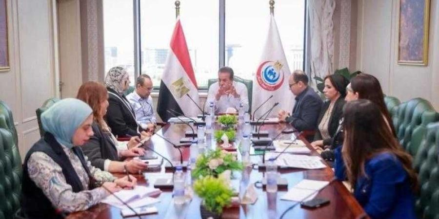 وزير الصحة يترأس اجتماعاً لتطوير خدمات العلاج الطبيعي ومعامل التحاليل بمستشفيات القطاع العلاجي - الأول نيوز