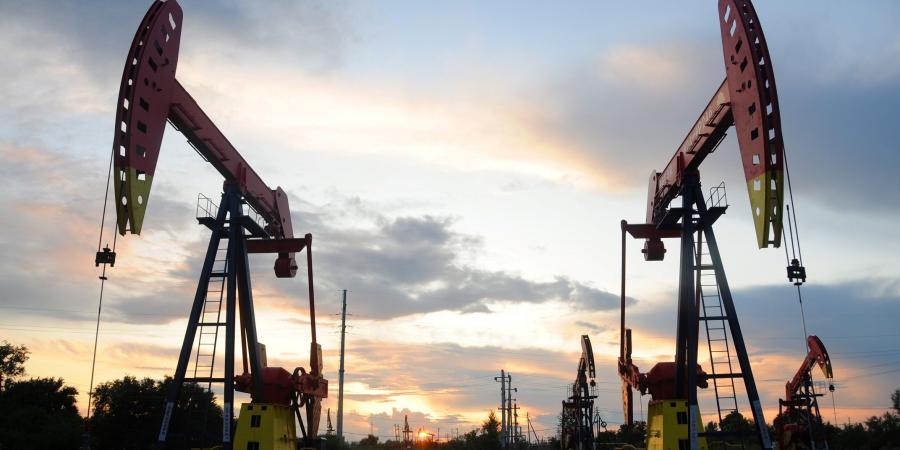 النفط يرتفع عند التسوية في تعاملات مطلع الأسبوع - الأول نيوز