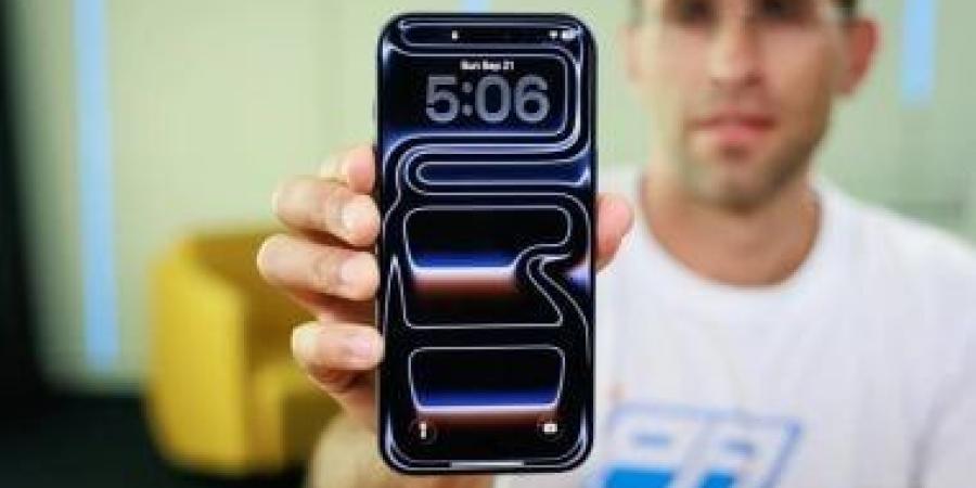 تسريبا: أبل تطرح iPhone 20 بكاميرا سيلفى مدمجة تحت الشاشة فى 2027 - الأول نيوز