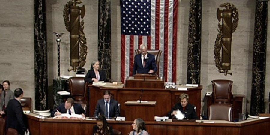 مجلس النواب يقر قانون تمويل الحكومة وإنهاء الإغلاق الأطول في تاريخ أمريكا - الأول نيوز