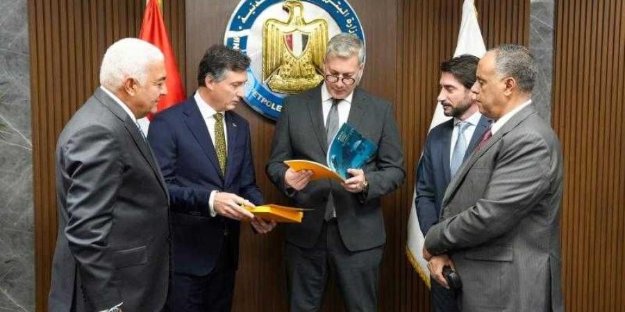 مصر تمد التزام خليج السويس ودلتا النيل مع إيني الإيطالية حتى عام 2040 - الأول نيوز
