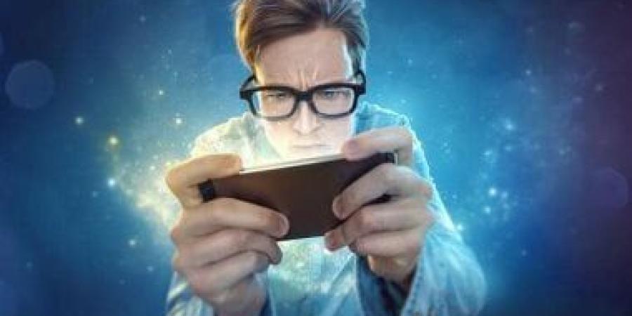 سر الإعلانات اللي بتظهر لك.. هل هاتفك بيتجسس عليك ولا مجرد صدفة؟ - الأول نيوز