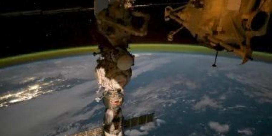 كيف احتمى رواد الفضاء من العواصف الشمسية المتجهة لجميع أنحاء الكوكب؟ - الأول نيوز