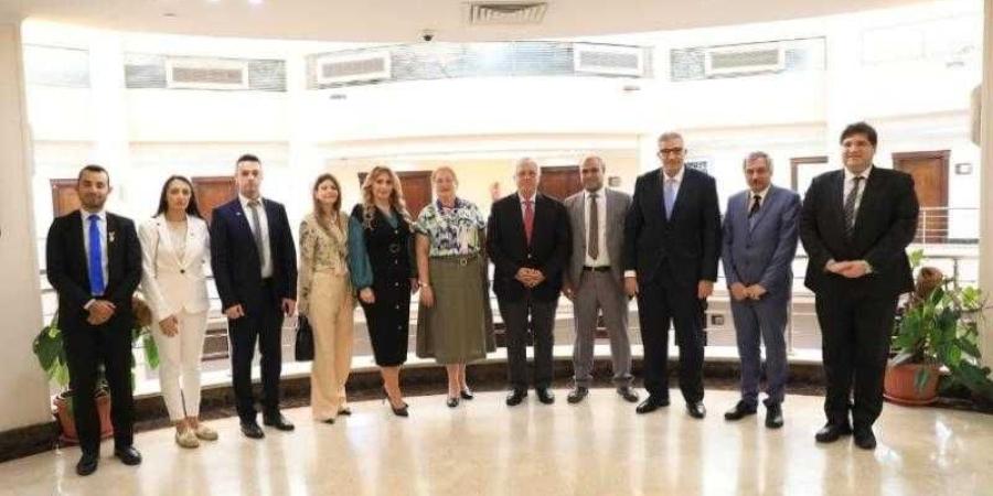 وزير التعليم العالي يبحث سبل التعاون مع وزيرة التعليم والعلوم وسفيرة دولة مقدونيا الشمالية بالقاهرة - الأول نيوز