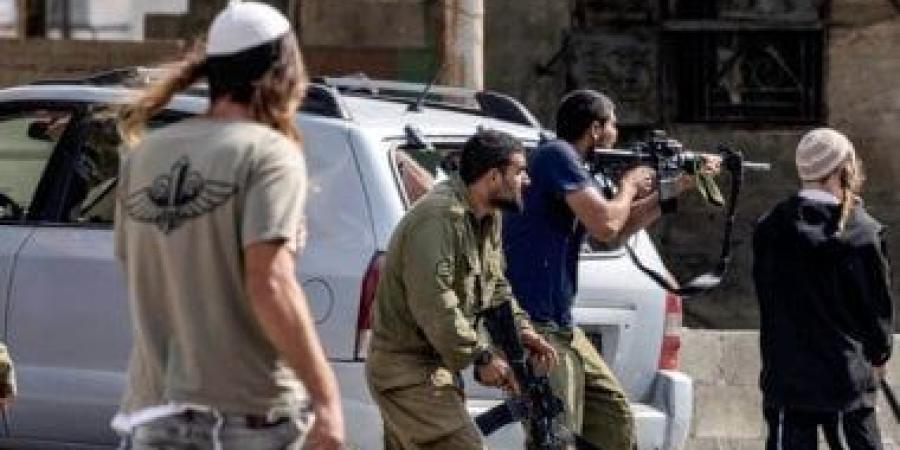 إصابات وإحراق منزل ومركبتين إثر هجوم مستوطنين على بلدة سعير فى الخليل - الأول نيوز